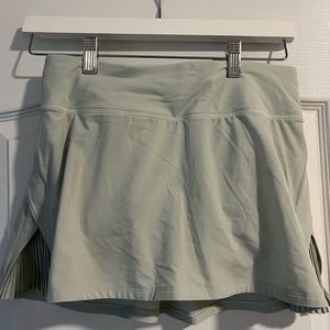 LULULEMON PLAY OFF THE PLEATS SKIRT SIZE 4